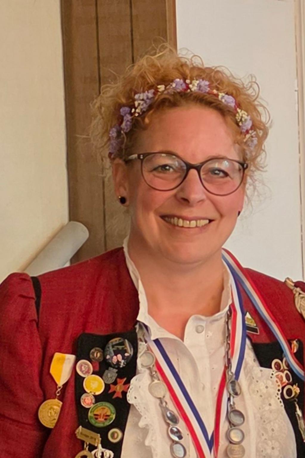 Melanie Schnauer, unsere Königin u. Blumenfee.