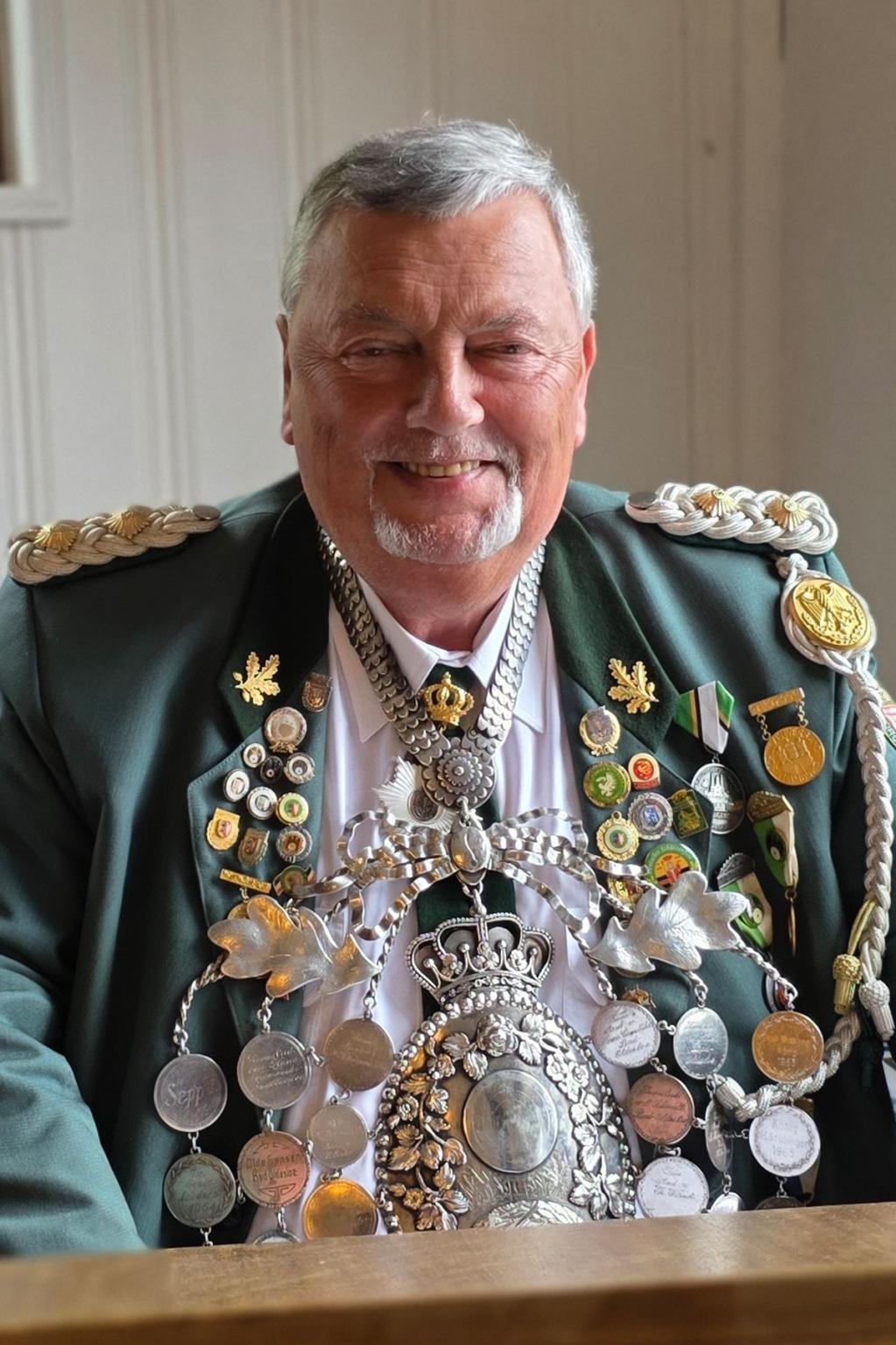 Unser König Karl-Otto Bergmann. Ehrenkommandeur u. Ehrenoberst.